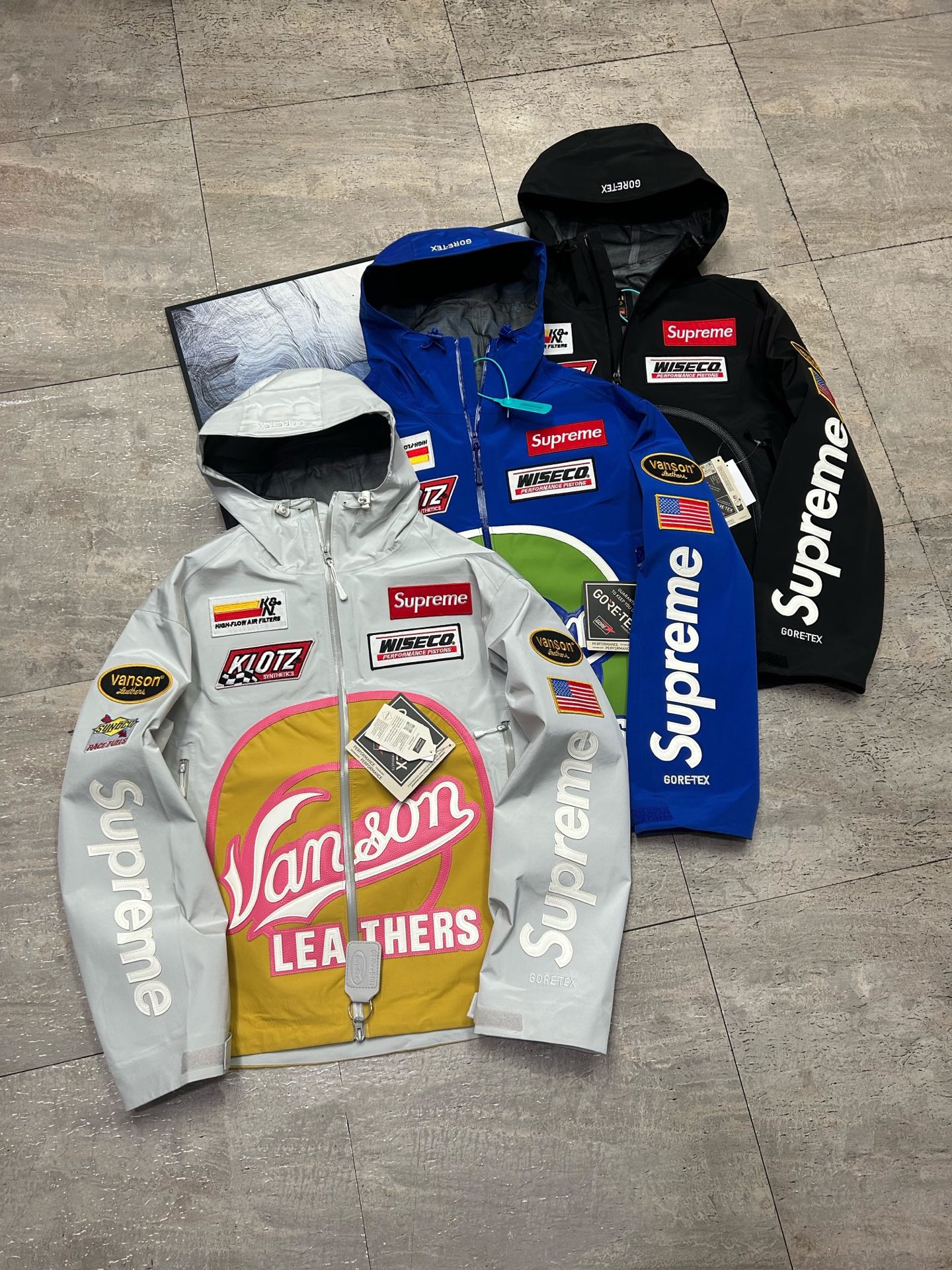 シュプリーム スーパーコピー後払い代引きSupreme x Vanson Leathers FW25 GORE-TEX Shell Jacket 